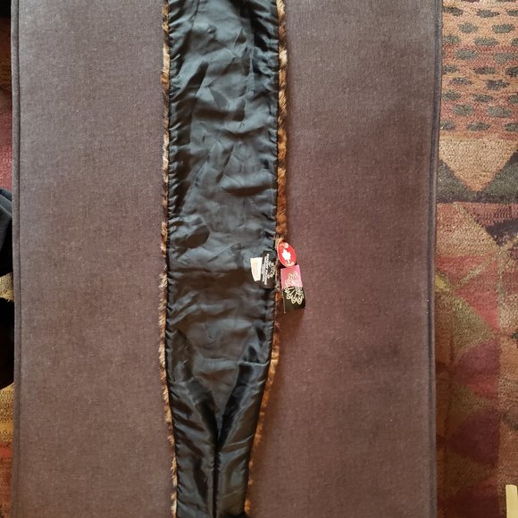 Faux Fur Animal Print Cross Front Neck Wrap - Picture 7 of 7